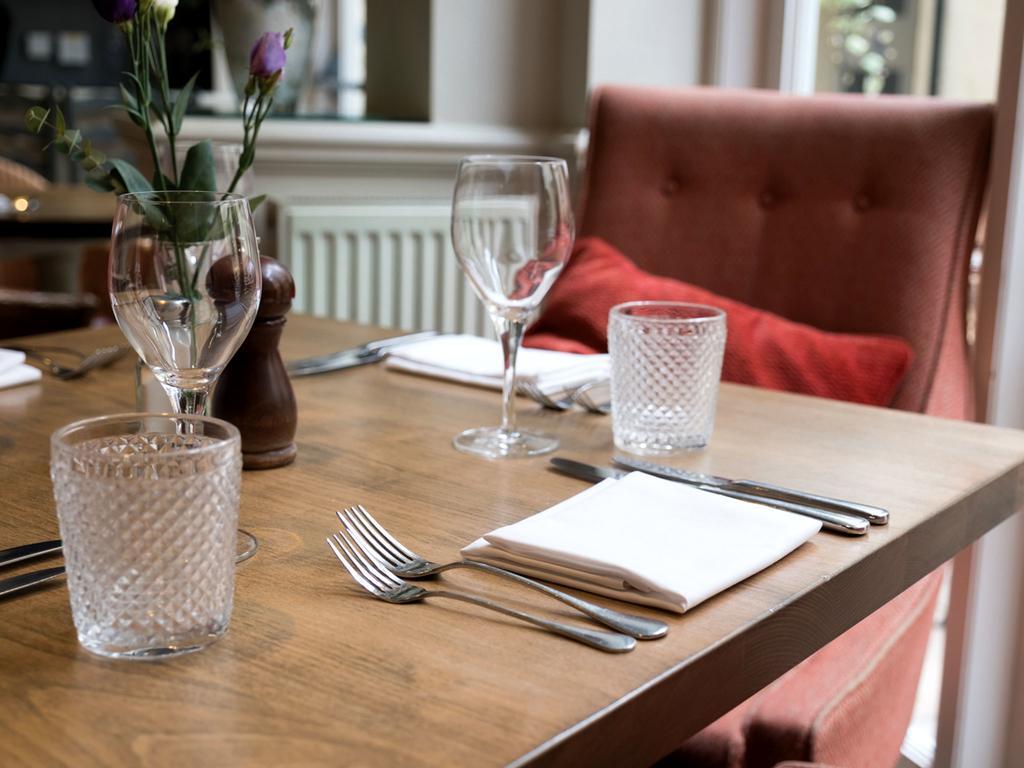 The Fleece At Сайренстер Экстерьер фото The restaurant at The Old parsonage