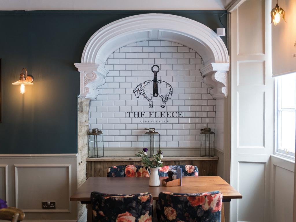 The Fleece At Сайренстер Экстерьер фото The Fleet Inn
