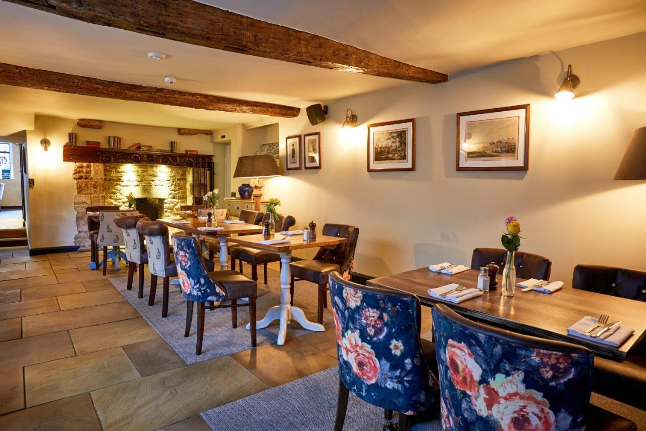 The Fleece At Сайренстер Экстерьер фото The restaurant at The Old parsonage